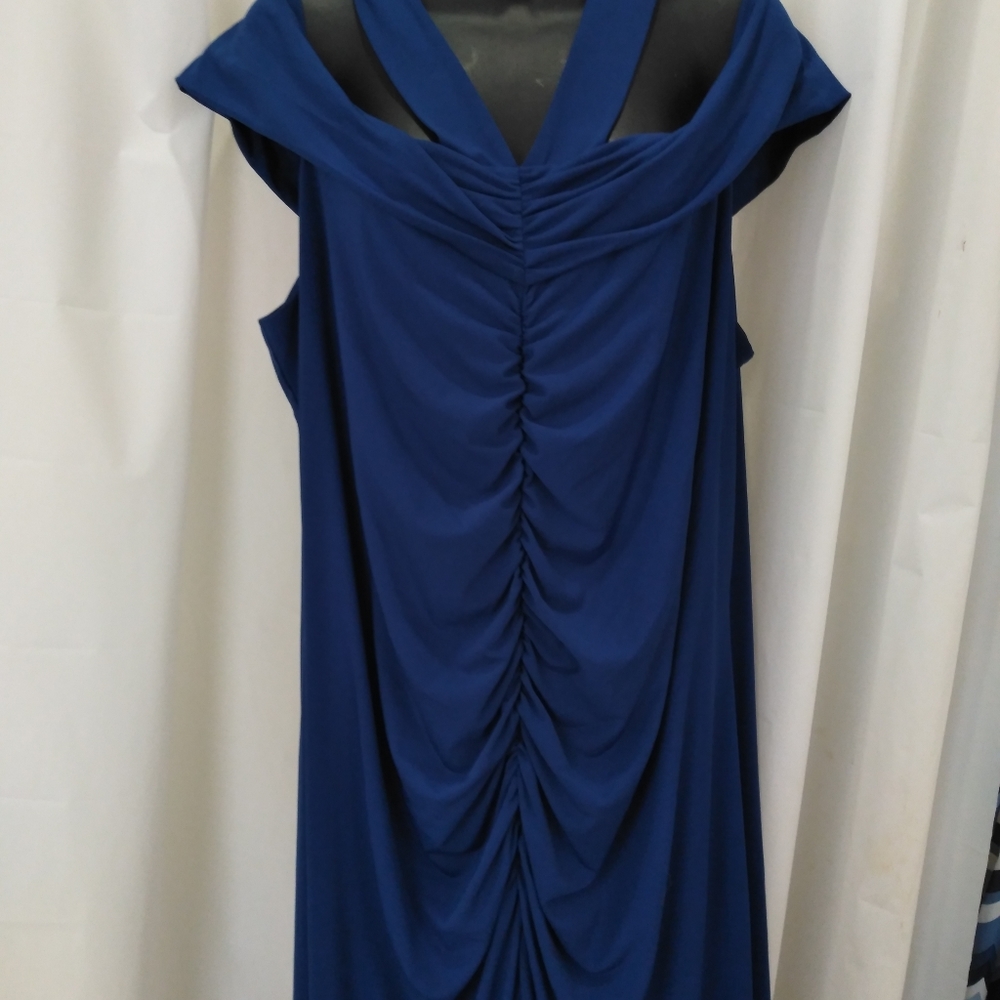 Long Dress - Picture 2 of 3